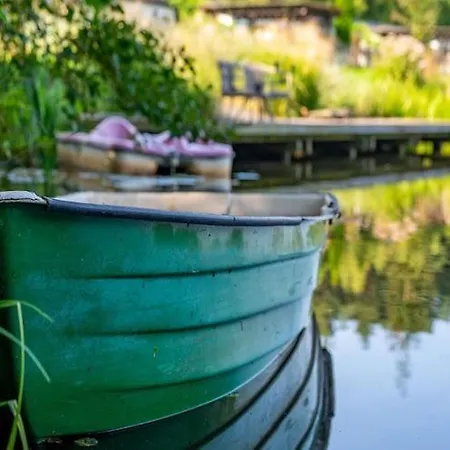 Single-story By The Pond No 5 *